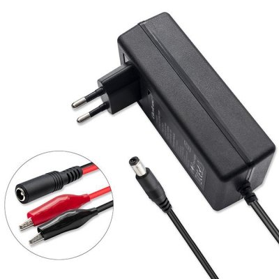 Qoltec Automatyczna ładowarka do akumulatora AGM GEL STD 6V 12V | 1.5A |Prostownik z sygnalizatorem LED