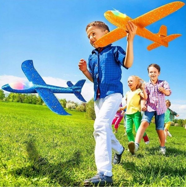 2x Styroporflugzeug Flugzeug Spielzeug LED Flieger Segelflugzeug Wurfgleiter