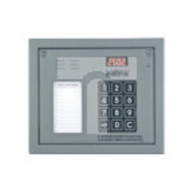 Cyfrowy panel domofonowy Wyposażony w małą listę lokatorów Obsługa do 255 abonentów Białe podświetlenie LED CP-2502NP srebrny