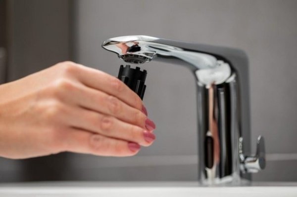 KFA SALTO bateria bezdotykowa z mieszaczem zintegrowanym i zewnętrznym pokrętłem regulacji temperatury 59220000/24H