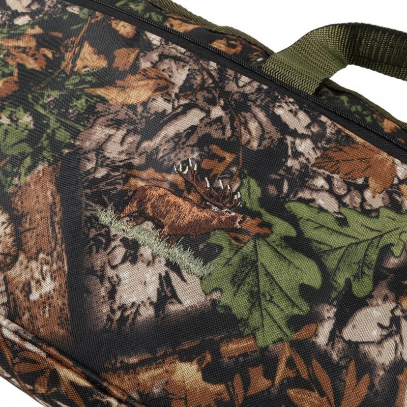 Pokrowiec na broń LPDK2KAM 03 1,25m, kolor kamuflaż leśny, haft jeleń ryczy w trawie, długa kieszeń