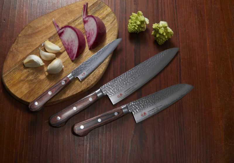 Nóż Kuchenny Suncraft SENZO Universal Santoku 165 mm ze Stali Damasceńskiej