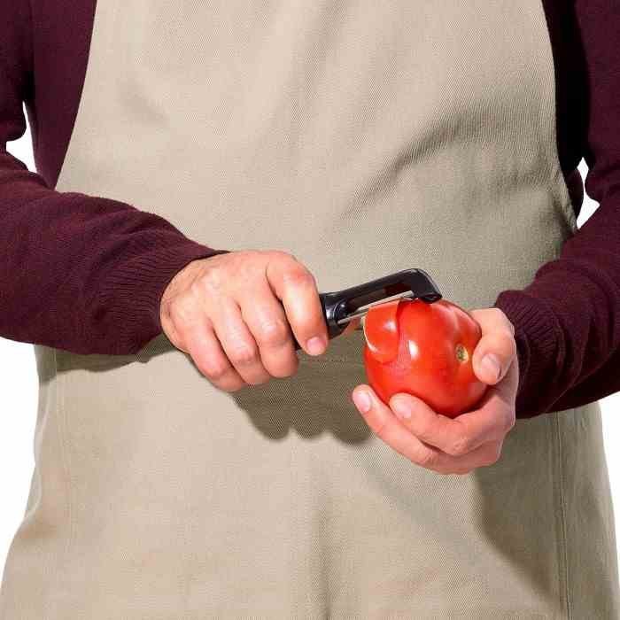 OXO-Obieraczka ząbkowana prosta, czarna, Good Grip