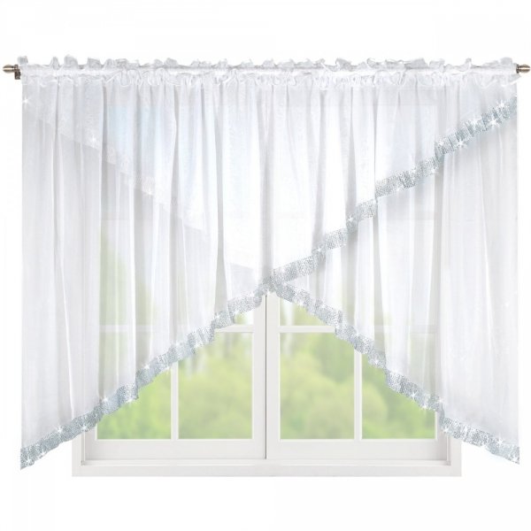 Elegancka firana Rita z szeroką taśmą cyrkonii w jasnym salonie.