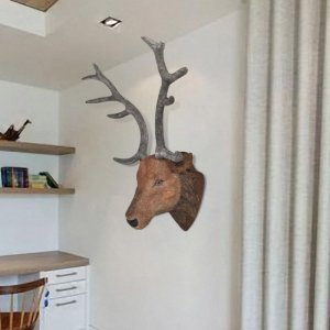 Głowa jelenia trofeum do zawieszenia na ścianę