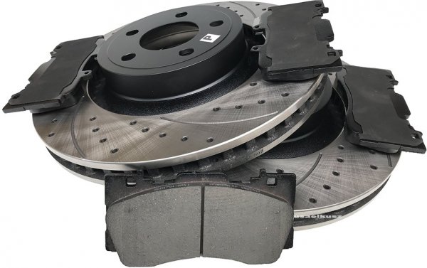Przednie klocki + WIERCONE tarcze hamulcowe 352mm Ford Mustang 2015-