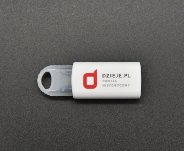 USB z logotypem dzieje.pl