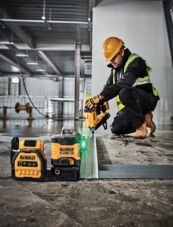 LASER LINIOWY 3-PŁASZCZYZNOWY 12/18V  ZIE. WIĄZKA XR 1*2.0AH (1 SZT)