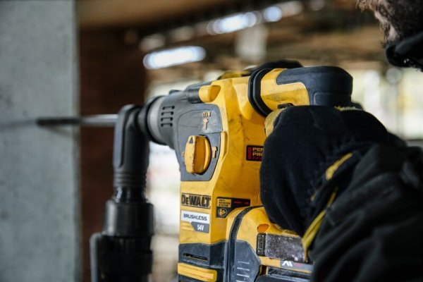 MŁOTOWIERTARKA 54V SDS-PLUS XR 2*6.0AH (1 SZT)