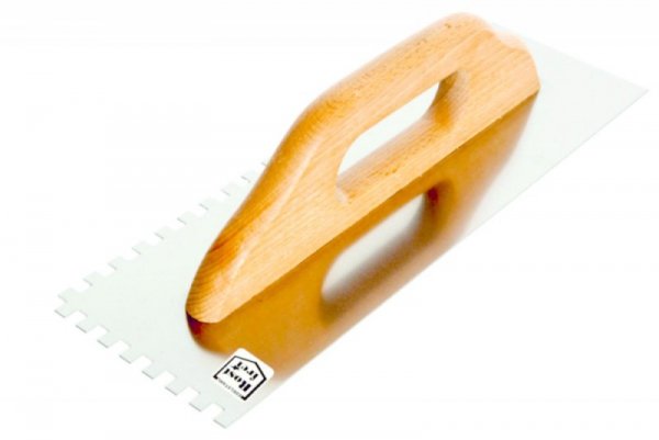 PACA NIERDZEWNA ZĘBATA UCHWYT DREWNIANY 580*130MM ZĄB 8*8 (1 SZT)