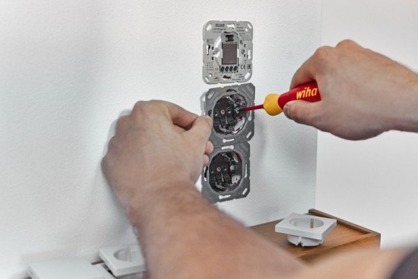 WKRĘTAK Z MAGAZYNKIEM BITÓW POCKETMAX ELECTRIC, 4 BITY (1 KPL)