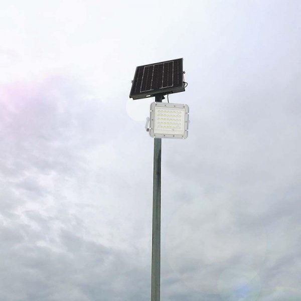 Projektor LED solarny V-TAC 6W pilot auto timer IP65 biały VT-40W-W 4000K 400lm