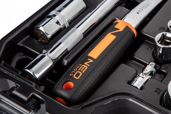 Zestaw kluczy nasadowych 1/2&quot;, 1/4&quot;, 82 szt., CrV