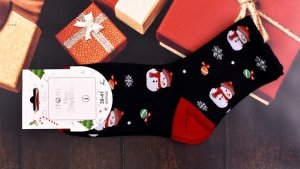 Skarpetki bożonarodzeniowe z brokatem Aura.Via–efektowny zimowy dodatek 38-41