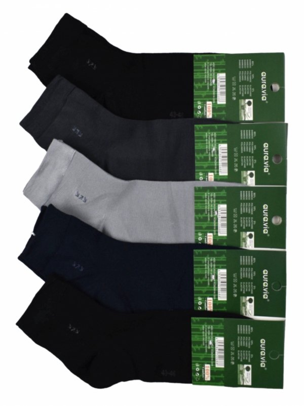 Wybierz skarpety bambusowe dla mężczyzn – komfortowe, przewiewne i wytrzymałe. Długość za kostkę oraz subtelny detal pod ściągaczem podkreślają ich nowoczesny charakter.