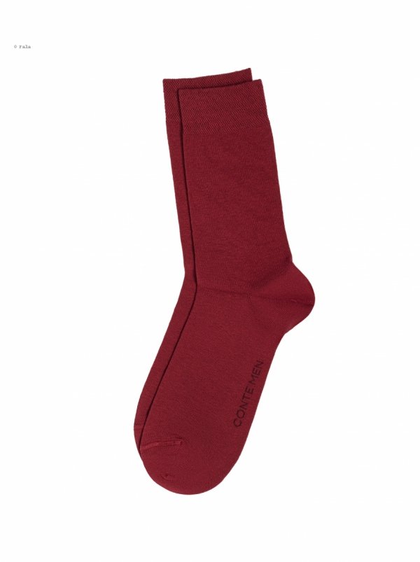 Męskie skarpety CONTE For Men w głębokim kolorze bordo to odważny, ale klasyczny dodatek do garderoby. Łączą w sobie estetykę, wygodę i funkcjonalność.