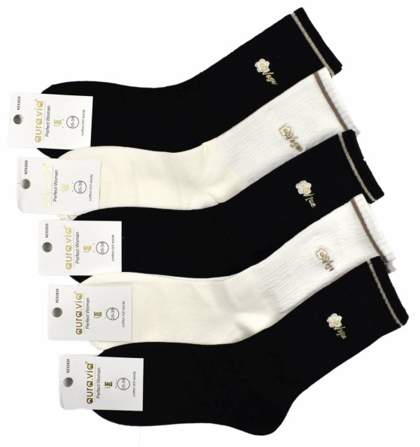 Eleganckie, ale z przymrużeniem oka – skarpetki z haftem, które sprawią, że nawet Twój poranny pośpiech będzie stylowy.