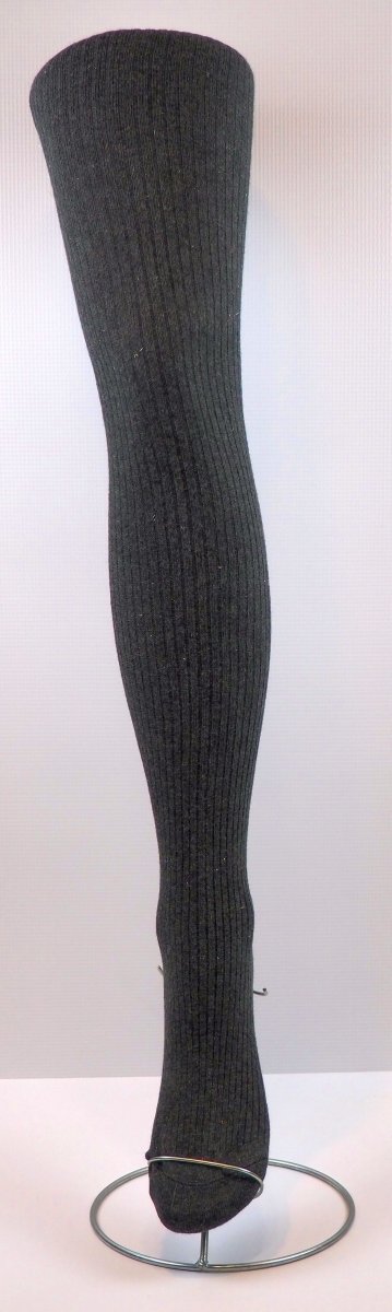 Rajstopy bawełniane firmy AuraVia w rozmiarze 4-6 lat. Prążkowana struktura z wplecioną  brokatową nitką.
