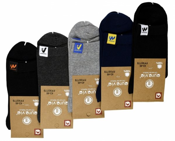 Klasyczne skarpety męskie Aura.via – 5 par wykonanych z wysokiej jakości bawełny. Płaskie łączenie palców, elastyczny ściągacz i subtelna naszywka zapewniają komfort i styl każdego dnia.