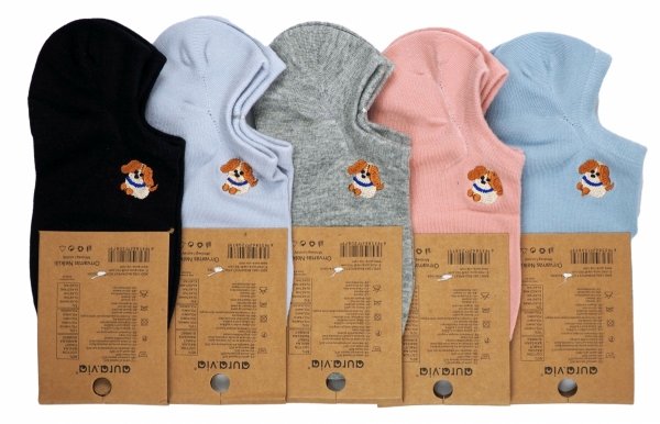 Zachwyć się skarpetkami-stópkami Aura.via z sympatycznymi pieskami! Rozmiar 35-38 – idealne dla każdej damy o psim sercu. Model NDX9970.