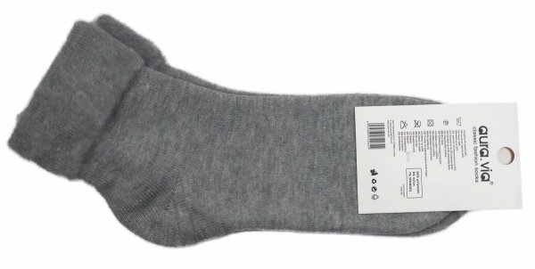 Skarpety zimowe z ozdobnym puszystym ściągaczem, produkcji firmy AuraVia w rozmiarze 38-41. Model NV195.