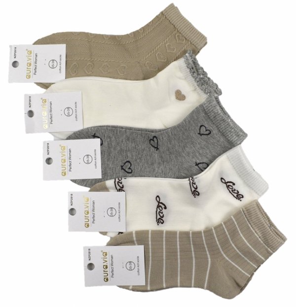 Aura.Via skarpetki damskie – 5 par w beżach, szarościach i bieli z motywem serduszek. Romantyczny akcent na co dzień
