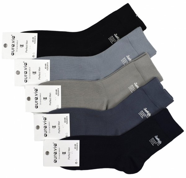 Zestaw pięciu par męskich skarpet Aura.Via to klasyka z przymrużeniem oka. Wygodne, bawełniane i z napisem „Justkids Boys” – bo w każdym mężczyźnie drzemie odrobina chłopca!