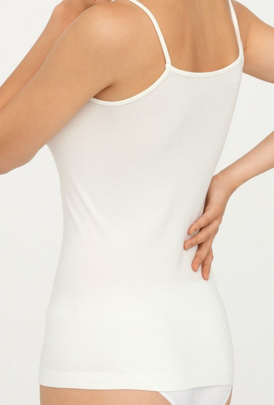 Gatta Camisole – klasyczna koszulka bezszwowa na ramiączkach, gwarantująca komfort i perfekcyjne dopasowanie.