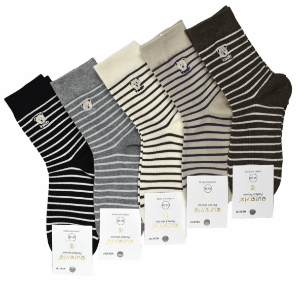 Bawełniane skarpety damskie w paski z haftem misia. Zestaw 5 par, które dodają stylu i uroku każdej stylizacji.