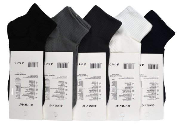 Skarpetki męskie bawełniane z dodatkowym ściągaczem na śródstopiu. Zestaw 5 par w klasycznych barwach zapewnia komfort, dopasowanie i trwałość na wiele codziennych okazji.