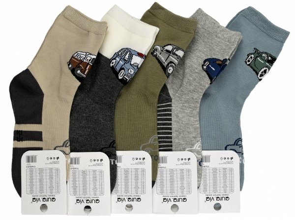 Wygodne i zabawne skarpetki chłopięce Aura Via. Motyw autek i hasło „GO TO PLAY” dodają im charakteru, a bawełna zapewnia naturalny komfort.