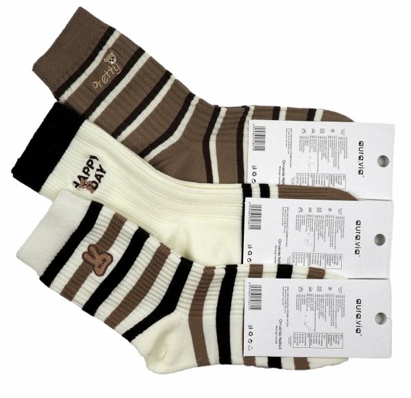 Odcienie beżu i kremu w połączeniu z motywami takimi jak "Happy Day" sprawiają, że te skarpetki są nie tylko wygodne, ale i stylowe. Idealne do codziennych stylizacji, skarpetki to doskonały wybór dla każdej kobiety ceniącej elegancję i komfort