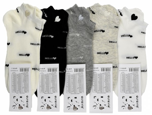 Stopki z wypustkami przy pięcie – zero dramatów przy zakładaniu! Plus: napis HELLO i brokatowe serca, które są jak dobry poranny me