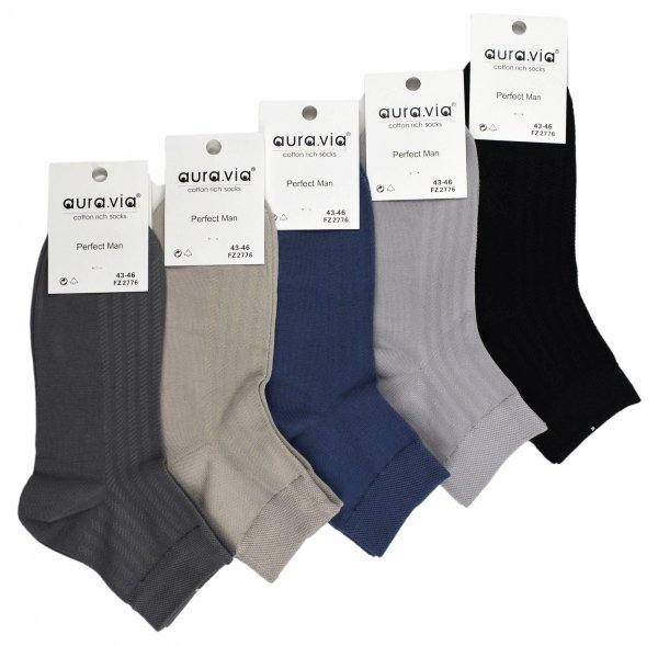 Pięciopak skarpet męskich bawełnianych oferuje idealne połączenie komfortu i praktycznej długości. Model ¾ pasuje do większości butów, a neutralne kolory oraz przewiewny materiał podnoszą wygodę użytkowania na co dzień.