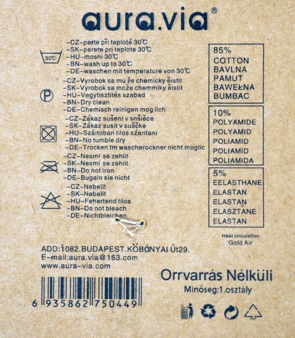 bawełniane skarpetki (85% bawełny) zapewniają przewiewność i komfort przez cały dzień, a dodatkowe 10% poliamidu i 5% elastanu sprawia, że są elastyczne i idealnie dopasowane. Zestaw zawiera pięć różnych kolorów,