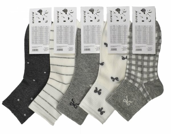 Klasyczne i modne damskie skarpety z wysokiej jakości bawełny. Uniwersalne kolory i subtelne wzory sprawiają, że pasują do wszystkiego.