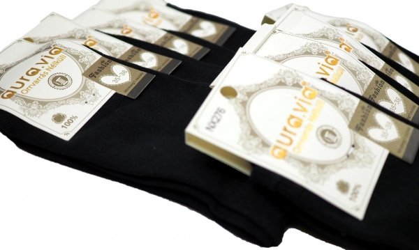 Uniwesalne skarpetki klasyczne, wykonane z wosokiej jakości bawełny. Zestaw 10 par w rozmiarze 35-38 firmy Aura.via. Model NX276.