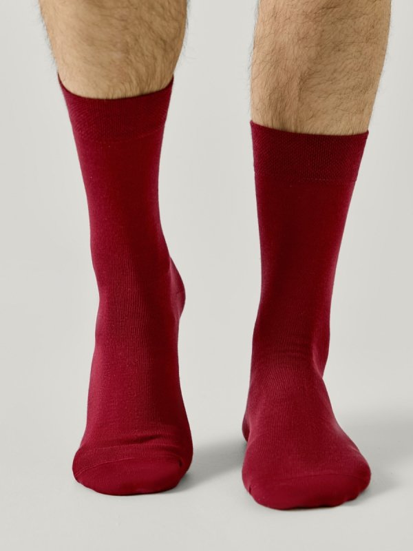 CONTE For Men – skarpety w kolorze bordo to propozycja dla panów, którzy chcą dodać wyrazistości swoim stylizacjom. Miękka bawełna, bezszwowe wykończenie i elastyczne dopasowanie.