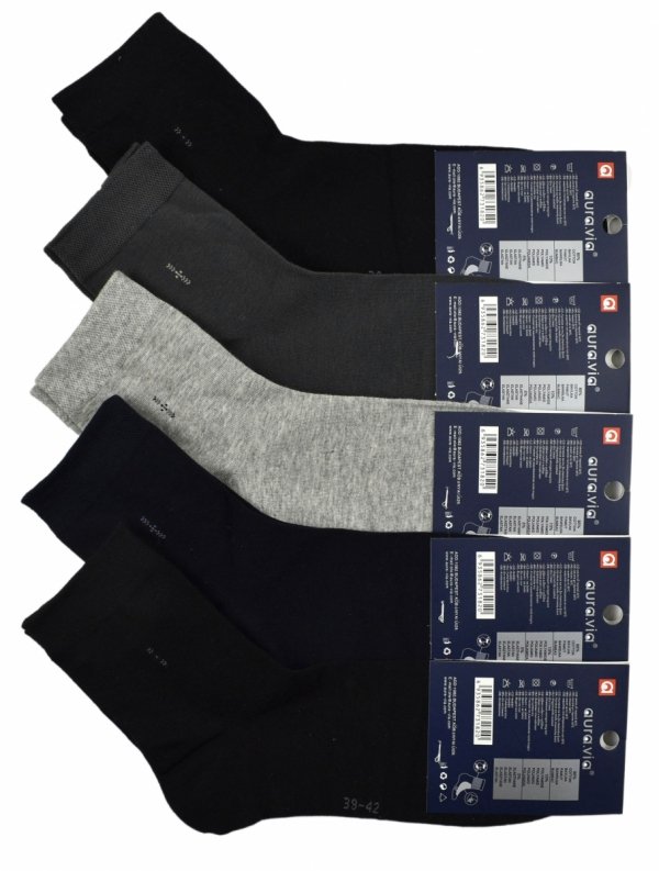 Klasyczne skarpetki męskie Aura.Via – niskie, gładkie i perfekcyjnie dopasowane. Idealne do sportowego i codziennego obuwia.