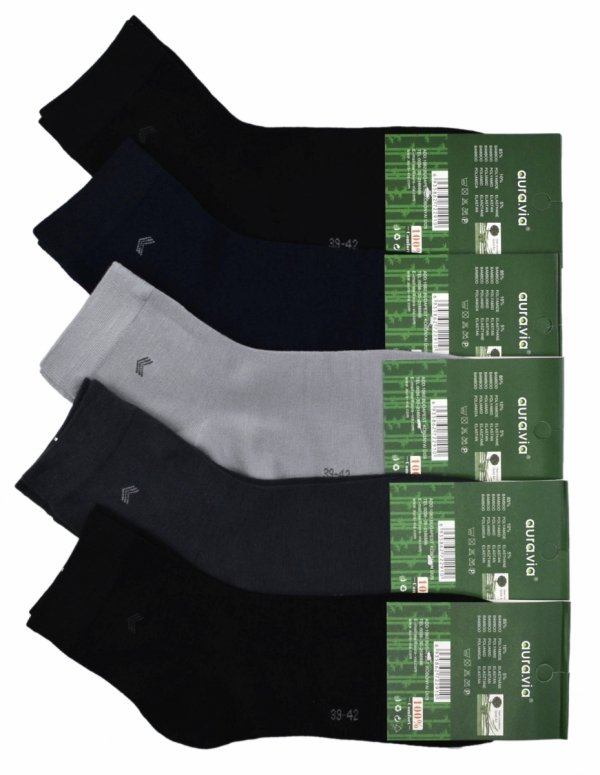 Skarpety wykonane z wysokiej jakości włókien bambusowych zapewniają skuteczne odprowadzanie wilgoci oraz komfort noszenia. Krótki fason doskonale sprawdza się w codziennych stylizacjach.