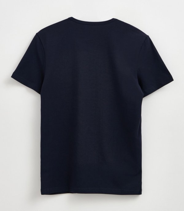 Granatowy t-shirt DIWARI Basic Cotton to podstawa męskiej garderoby – miękki, oddychający i odporny na utratę kształtu po praniu.