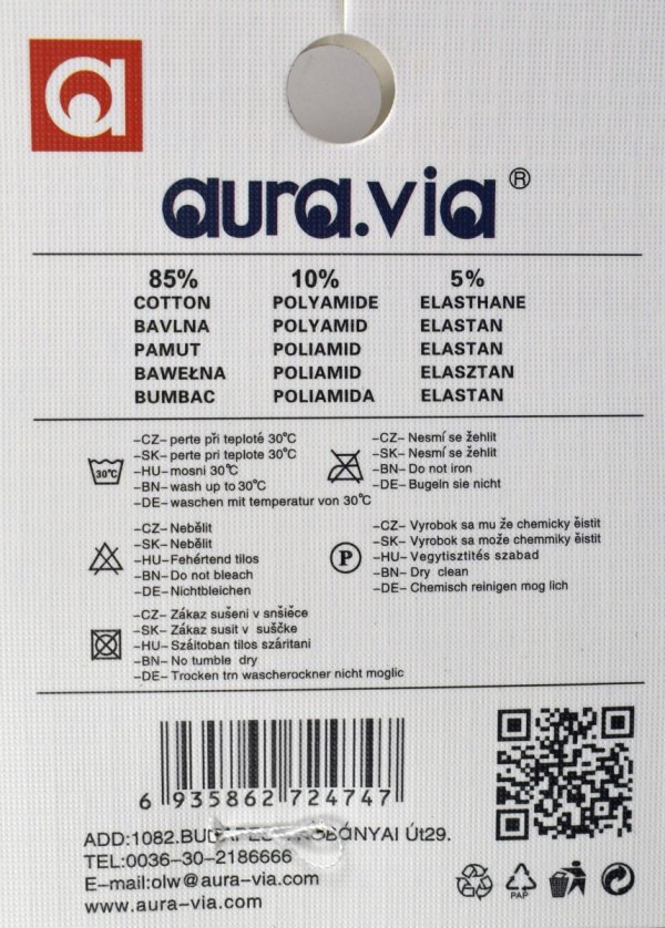 Bawełniane skarpety chłopięce w różnych kolorach gwarantują komfort noszenia i modny wygląd. Delikatny haft dodaje im charakteru, a naturalna tkanina zapewnia przewiewność podczas intensywnego dnia.