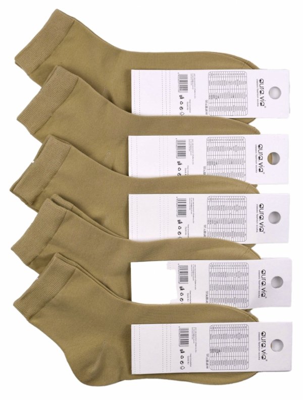 Zestaw 5 par gładkich skarpet damskich ¾. Miękka bawełna oddycha, elastyczny ściągacz nie uciska, a płaskie szwy minimalizują otarcia. Jednolite kolory łatwo łączą się z garderobą – praktyczny wybór na każdy dzień.