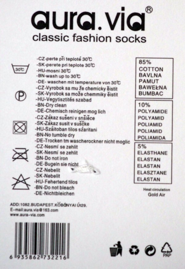 Zestaw pięciu par skarpetek dziecięcych, wykonanych z wysokiej jakości bawełny, zapewni komfort i wygodę przez cały dzień.