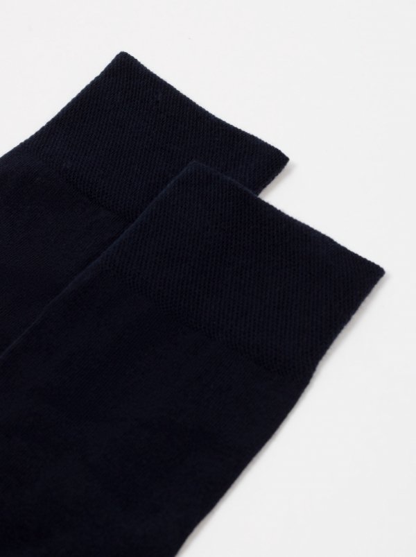 Wysoka jakość wykonania i kolor ciemnoniebieski sprawiają, że skarpety DIWARI Classic świetnie sprawdzą się zarówno na co dzień, jak i od święta.