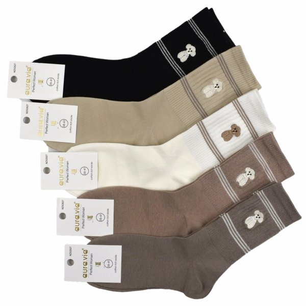 Zestaw skarpet z bawełny w paski z haftem pieska – 5 par na każdą okazję. Wygodne, przewiewne i elastyczne. To wybór, który podkreśla styl i dodaje humoru codziennym stylizacjom.