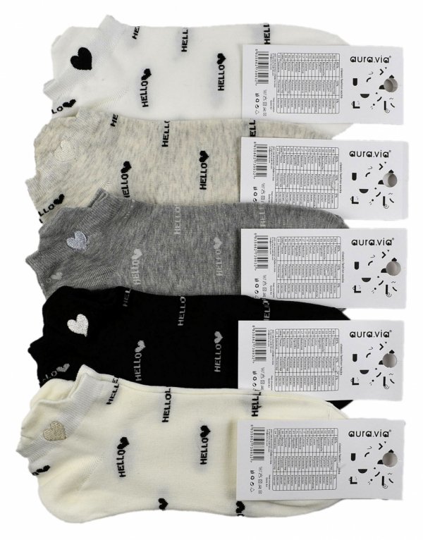 Nie musisz mieć chłopaka, jeśli masz stópki, które witają Cię każdego dnia! Zestaw 5 par z napisem „HELLO” i brokatowym serduszkiem mówi: miłość zaczyna się od palców!