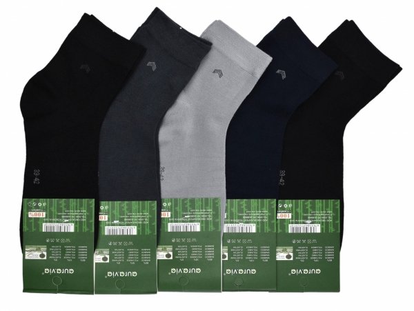 Bambusowe skarpety Auravia w zestawie 5 par to wygoda, oddychalność i trwałość. Minimalistyczny emblemat podkreśla dbałość o detale i wysoką jakość wykonania.