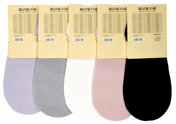 Model Aura.Via oferuje wyższy standard wygody – bawełniany skład, stabilizujący ściągacz na śródstopiu i delikatny haft jako elegancki akcent.