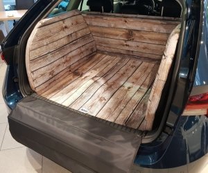 Mata samochodowa dla Psa do bagażnika - Decha Jak Się Patrzy (realizacja Skoda Superb) 